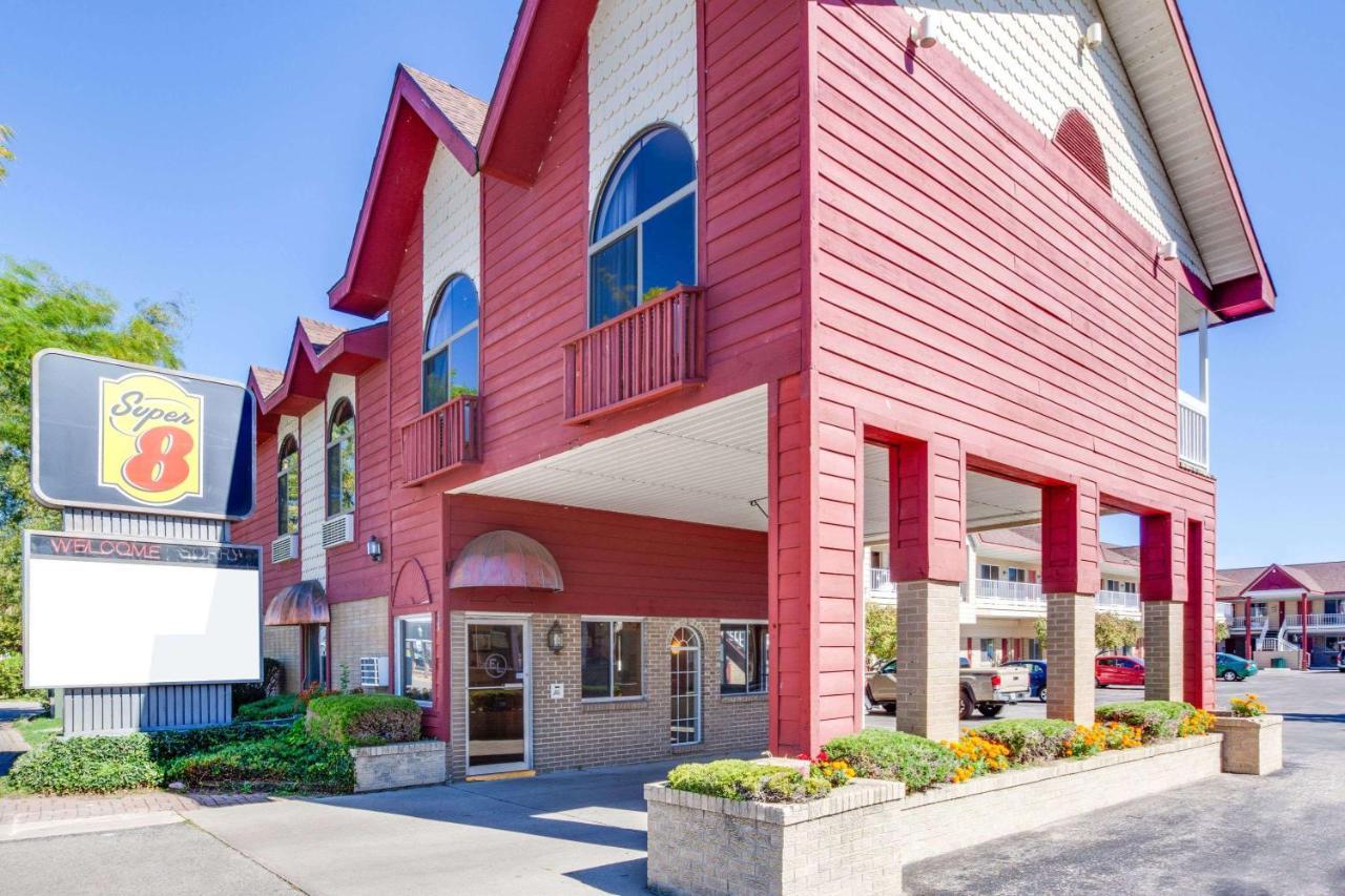 Super 8 Beachfront By Wyndham Mackinaw City, Mi Exterior foto